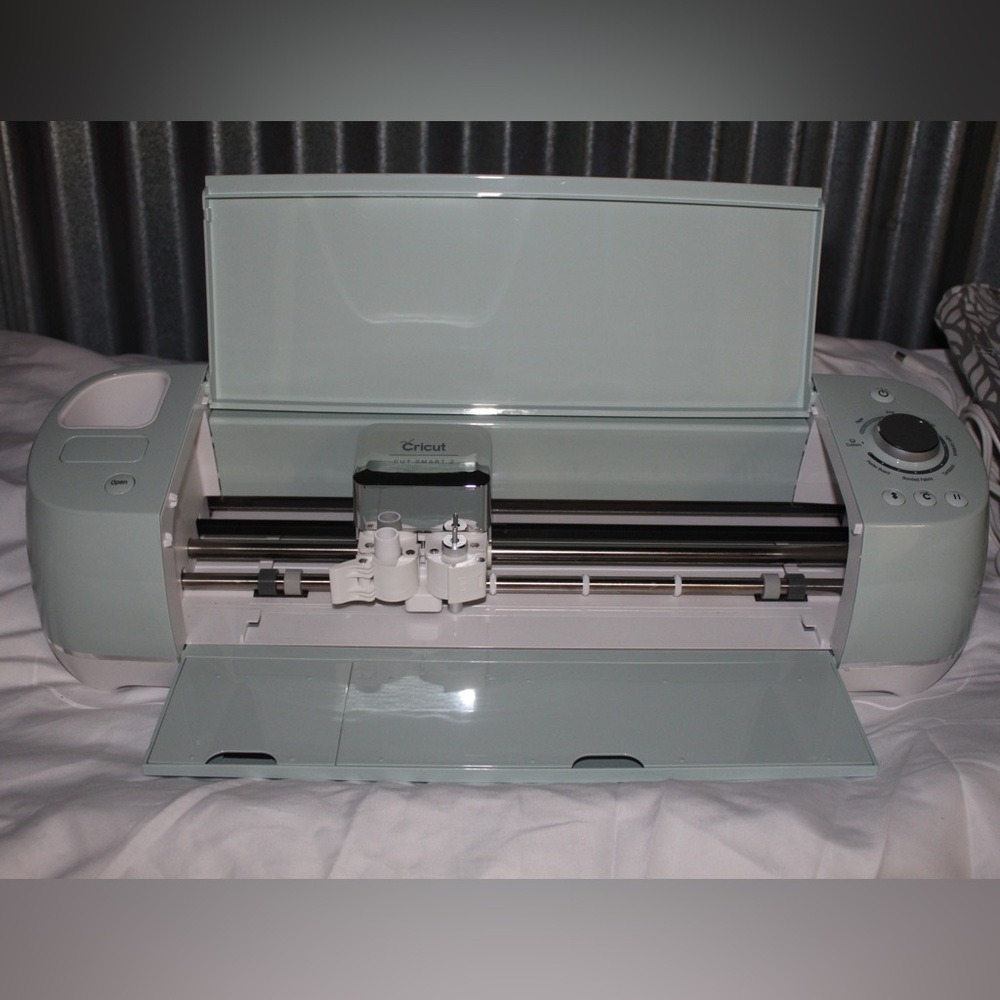 Cricut Explorer Air 2 Mint Bundle